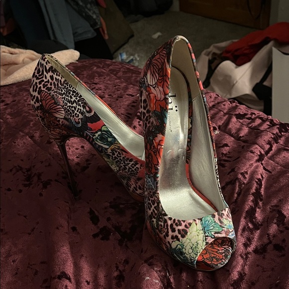Shi by JOURNEYS Multicolor Floral Heels - Picture 1 of 3